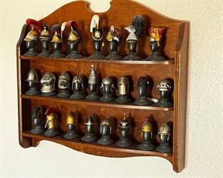 Franklin Mint the military helmets of the world greatest regiments set of 25	Set of 25 I 17 x 22 x 3	HxWxD
