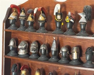 Franklin Mint the military helmets of the world greatest regiments set of 25	Set of 25 I 17 x 22 x 3	HxWxD
