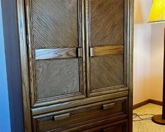 Solid Oak Armoire Wardrobe dresser	60 x 38 x 18in	HxWxD
