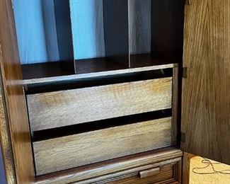 Solid Oak Armoire Wardrobe dresser	60 x 38 x 18in	HxWxD
