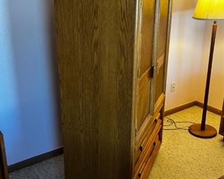 Solid Oak Armoire Wardrobe dresser	60 x 38 x 18in	HxWxD
