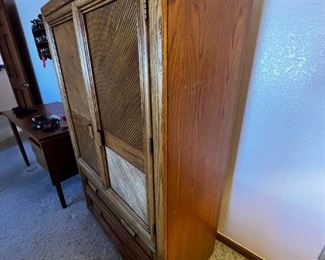 Solid Oak Armoire Wardrobe dresser	60 x 38 x 18in	HxWxD
