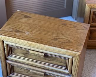 2pc Solid OAK Nightstands PAIR	22. x 26.25 x 15	HxWxD

