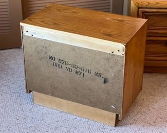 2pc Solid OAK Nightstands PAIR	22. x 26.25 x 15	HxWxD
