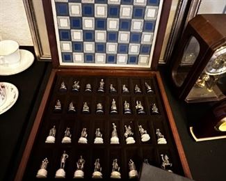 Civil War Pewter Chess Set 1983 Franklin Mint The National Historical Society	Chessboard measurements 13 in x 13 in Figure measurements 2 in	
