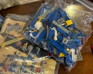 Lego Space 6970 Beta-1 Command Base -		
