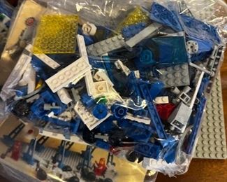 Lego Space 6970 Beta-1 Command Base -		
