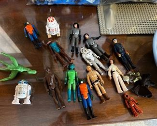1970s Star Wars figure lot Chewbacca, Luke Skywalker, Princess, Leah, hammerhead, R2D2, and more		
