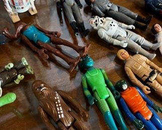 1970s Star Wars figure lot Chewbacca, Luke Skywalker, Princess, Leah, hammerhead, R2D2, and more		

