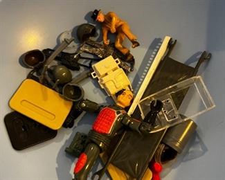 1970s Star Wars figure lot Chewbacca, Luke Skywalker, Princess, Leah, hammerhead, R2D2, and more		
