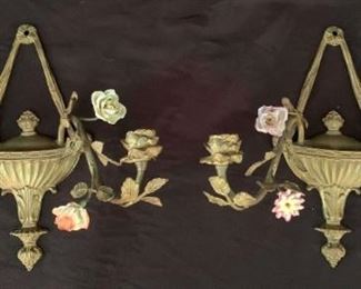 Brass Candle Sconces with Capodimonte Style Porcelain Roses
This lot includes a pair of wall sconces numbered 2325. See pictures for details. 