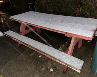 PICNIC TABLE