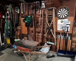 GARDENING, WHEELBARROW