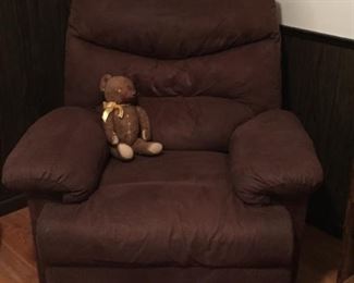 Comfy recliner. Clean and like new. 