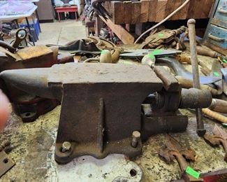 anvil with vice