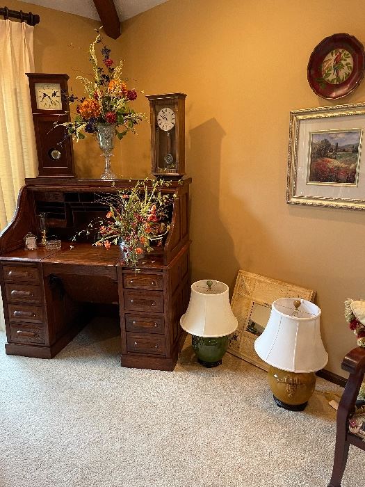 Estate Sale of Dr. Linda Ford by The Junque Ladies starts on 10/21/2022