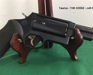Taurus -THE JUDGE - colt 45 & .410 cal