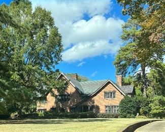 Magnificent old estate in the heart of Memphis.