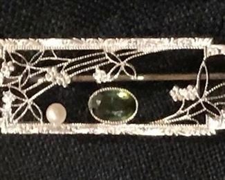 Stunning pearl and green tourmaline antique brooch with pearls in platinum 