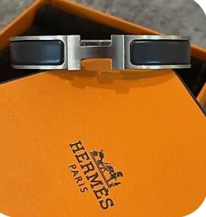 Authentic like new Hermes Clic H in T-5
Gents or ladies size…box, pouch and card 