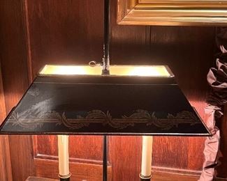Elegant black tole desk lamp