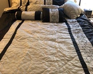 Black and White Queen Comforter Set, 2 Shams, 2 Accent Pillows, 1 Neck Roll