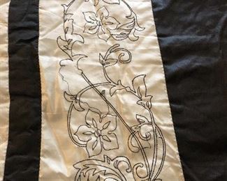 Detail of Black and White Comforter Set