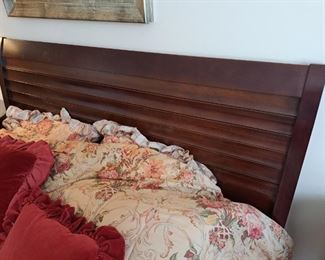 Ethan Ellen Avenue Queen Size Sleigh Bed