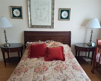 Ethan Ellen Avenue Queen Size Sleigh Bed