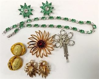 COSTUME JEWELRY: SCITARELLI PIN, PAIR OF MARINO YELLOW ENAMELED EARRINGS, SARAH COV PIN, PAIR OF LISNER EARRINGS WITH FAUX PEARLS, KRAMER OF N.Y. GREEN NECKLACE AND EARRING SET. (STONES MISSING FROM CLASP)
