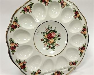 ROYAL ALBERT OLD COUNTRY ROSES EGG PLATTER. 10.75" APPEARS TO HAVE LITTLE TO NO USE 