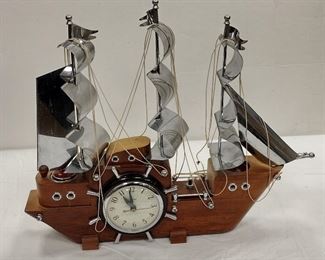 UNITED CLOCK CORP MODEL No 811 CLIPPER SHIP WOOD CLOCK/LIGHT WITH CHROME SAILS.