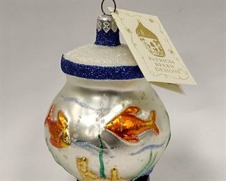 PATRICIA BREEN DESIGNS GLASS ORNAMENT "WISH YOU WERE HERE" 1998. #9846. 4.5" TALL. HAS TAG 