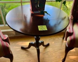 Three-legged table in exc. condition with beautiful floral display.