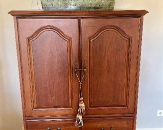 Beautiful Hooker Media Cabinet with Component Drawer. Perfect for Office or Bedroom.