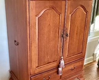 Beautiful Hooker Media Cabinet with Component Drawer. Perfect for Office or Bedroom.