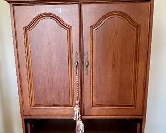 Beautiful Hooker Media Cabinet with Component Drawer. Perfect for Office or Bedroom.