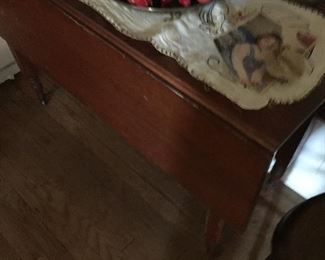 Fine Early 19th Century Drop Leaf Dining Table