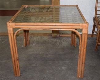 Lot 22 table w/ 4