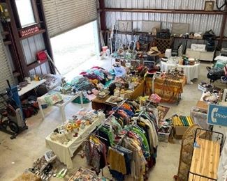 Overview of the main barn 