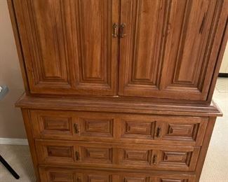 Gentleman's chest, tons of storage! 