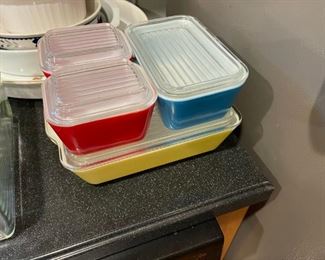 Flawless vintage Pyrexx set