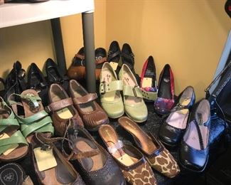 Items Located In The Living Room On the 2nd Floor