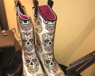 Items Located In The Living Room On the 2nd Floor