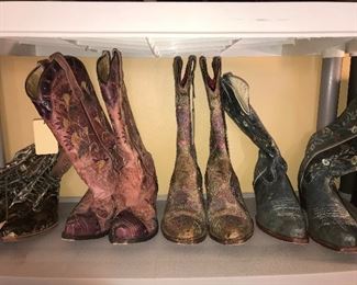 Items Located In The Living Room On the 2nd Floor