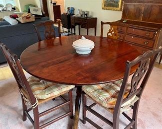 Dining Room Table with leaves OUT