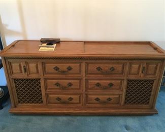 Vintage Magnavox stereo cabinet with turntable