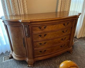 Henredon 4 Drawer 2 Door Dresser