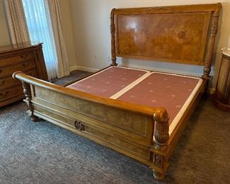 Henredon Eastern King sleigh bed