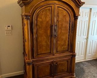 Henredon 4 door armoire